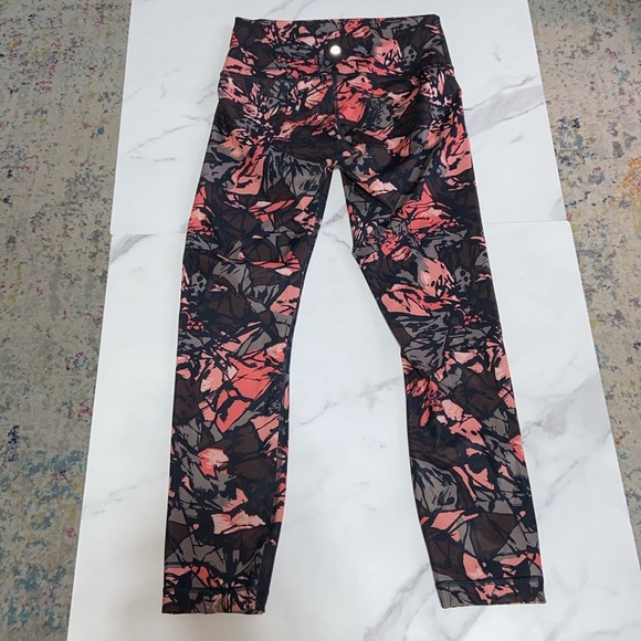 Lululemon Discontinued Leggings 25” inseam - Picture 2 of 16